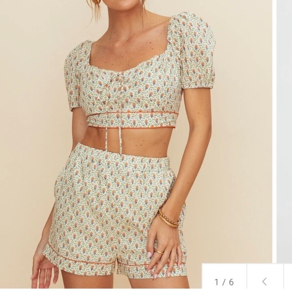 Kourt Pants - Kourt two- piece Crop Top Blouse Short Set -Size Medium floral